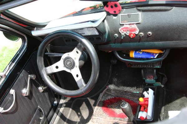 Cockpit mit Armaturenbrett eines Fiat 500